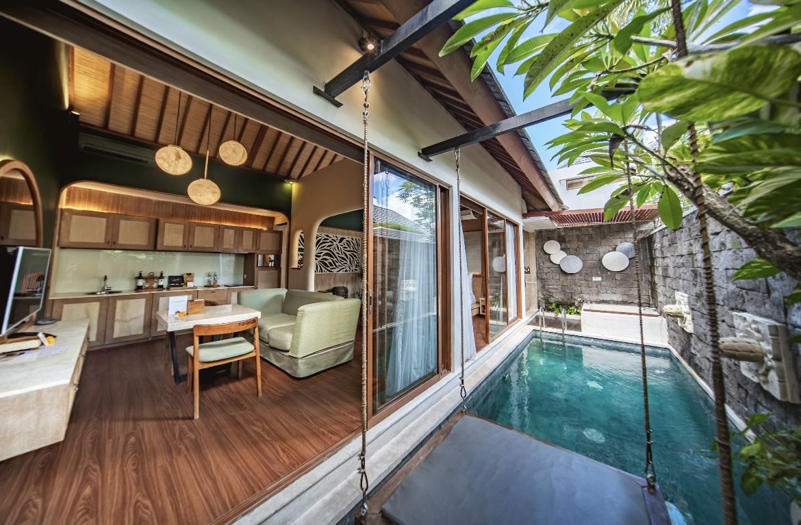 Cozy Villa with Private Pool & Jacuzzi in Legian