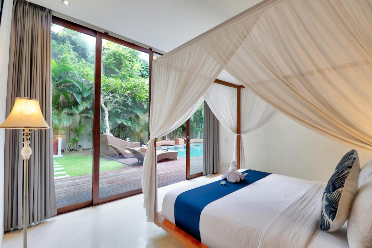 Near Batubelig Beach Family Villa