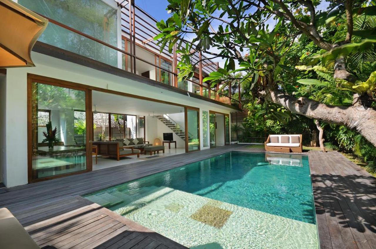 Near Batubelig Beach Family Villa