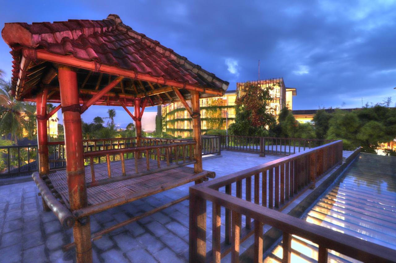 Near Batubelig Beach Family Villa