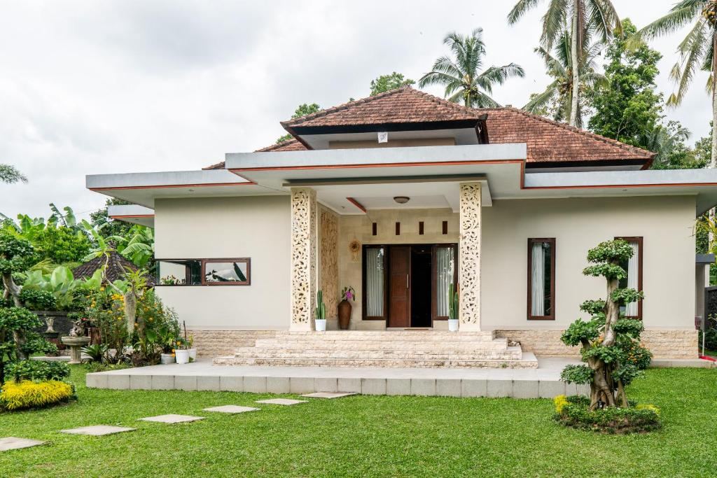 Family House with Pool in Tabanan