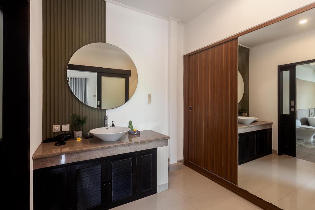 Family Villa Seminyak near Batu Belig Beach