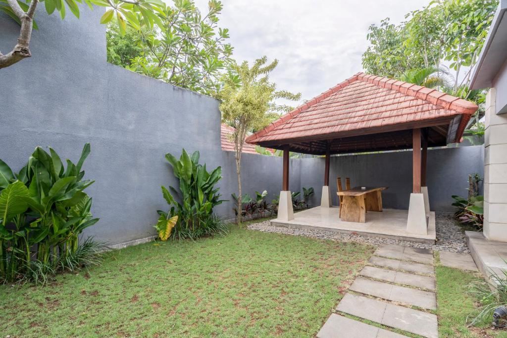 Peaceful 3 Bedroom Private Villas in Sanur