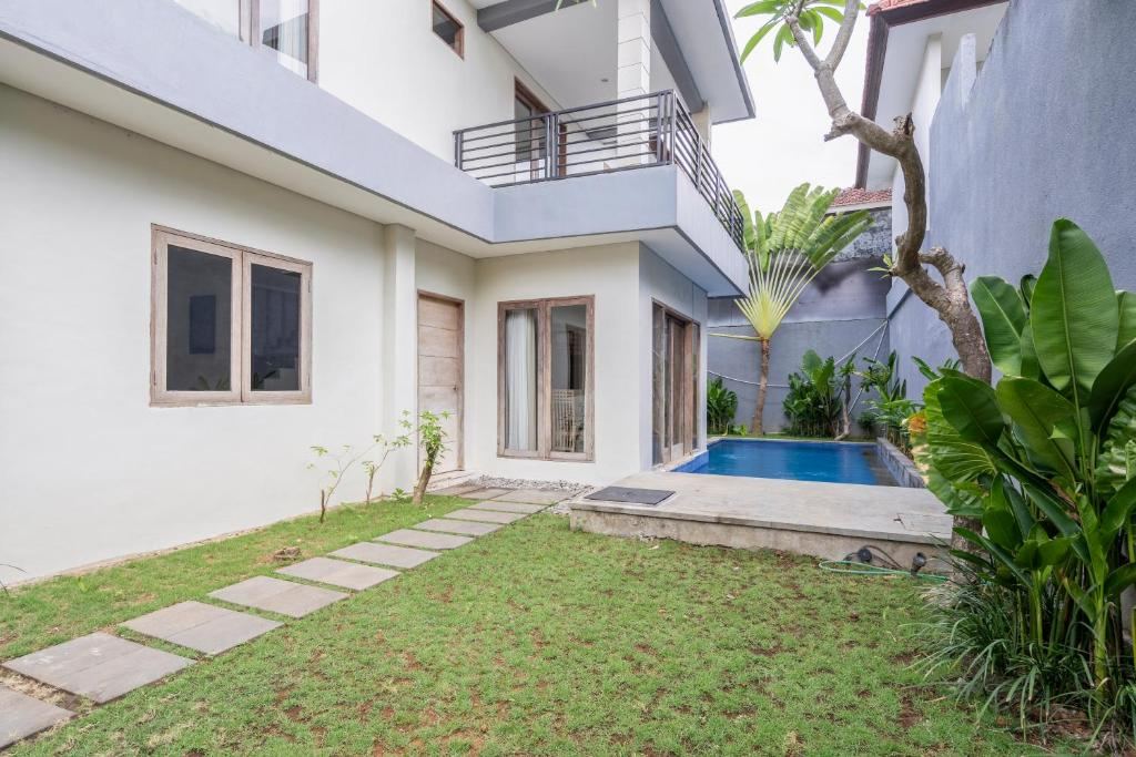Peaceful 3 Bedroom Private Villas in Sanur