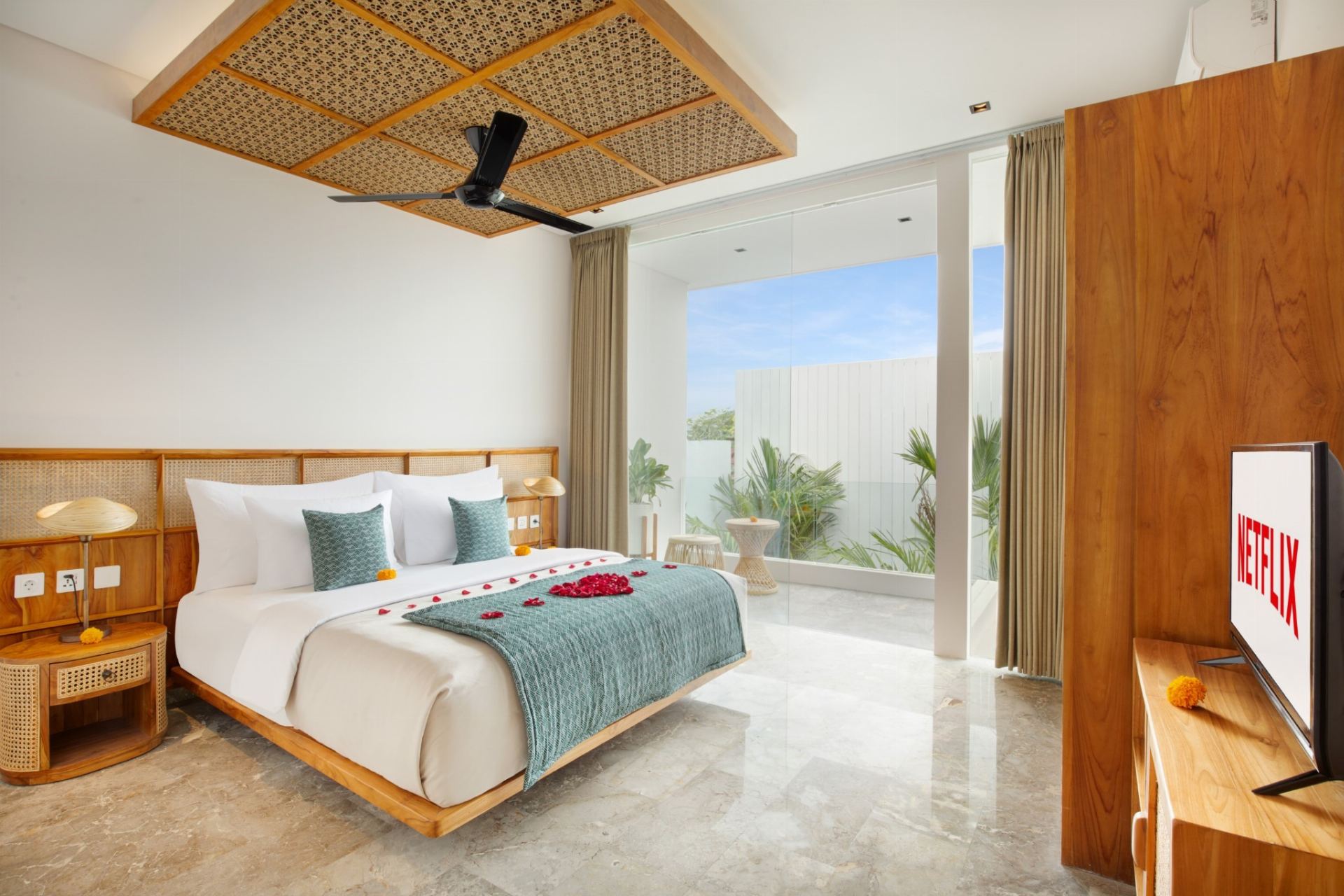 Elegant 3BR Villa with Private Pool with Jacuzzi in Legian