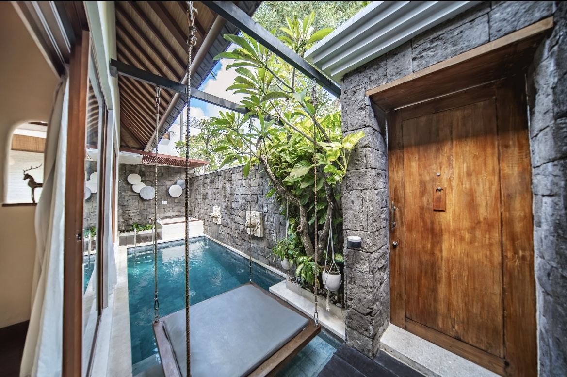 Cozy Villa with Private Pool & Jacuzzi in Legian