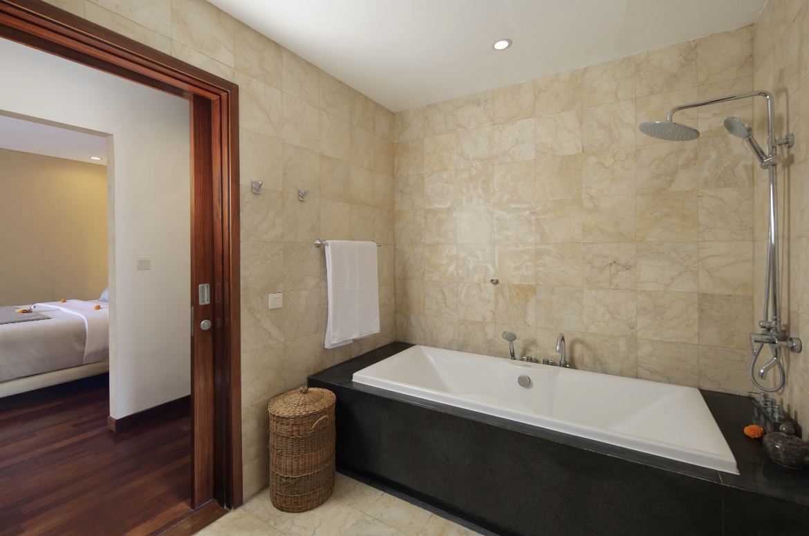 Spacious Contemporary Pool Villa